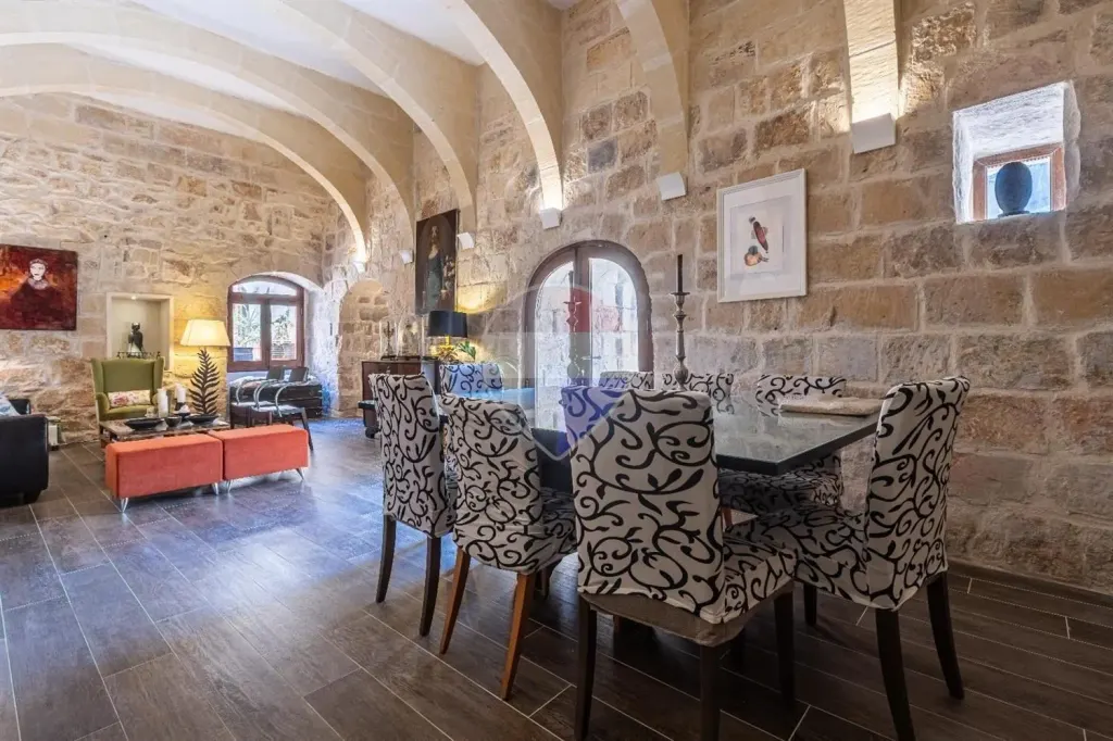 House of character in Birkirkara — photo 9