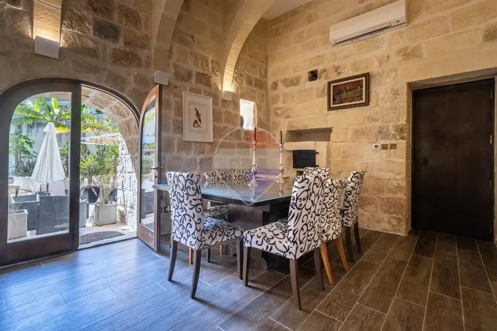 House of character in Birkirkara — photo 11