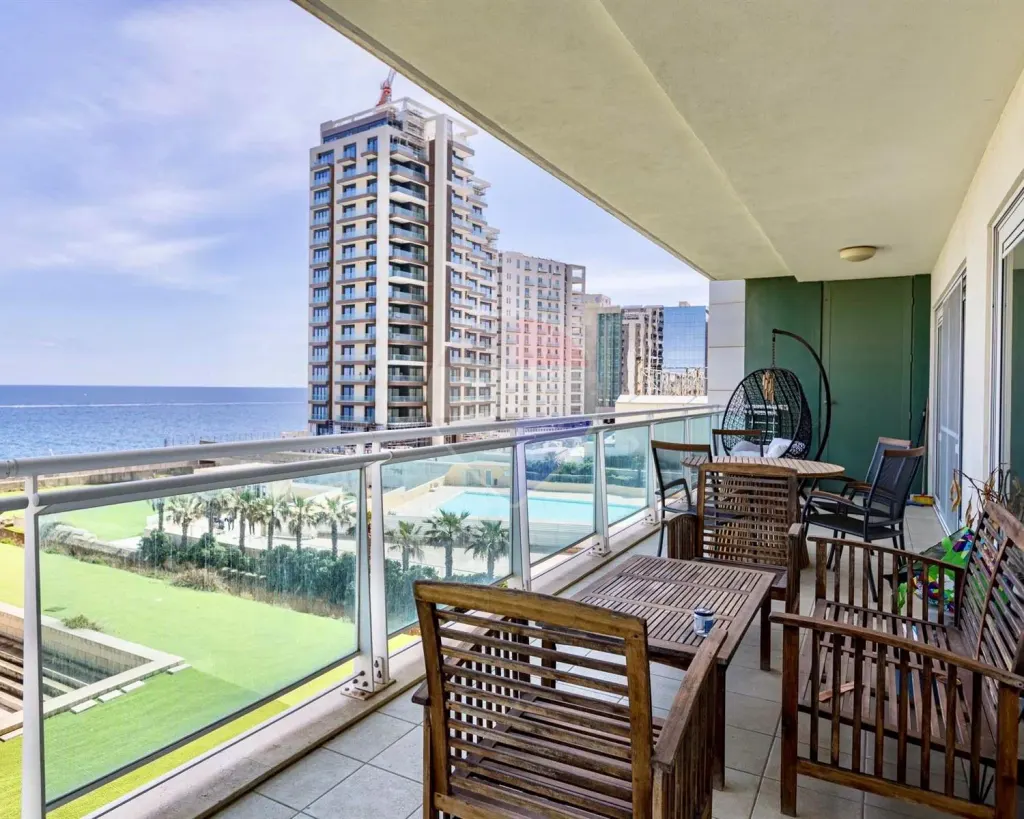 Apartment in Fort Cambridge, Sliema
