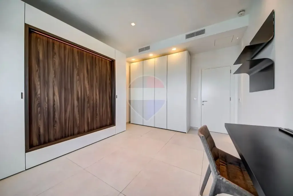 St Julian’s – Apartment — photo 4