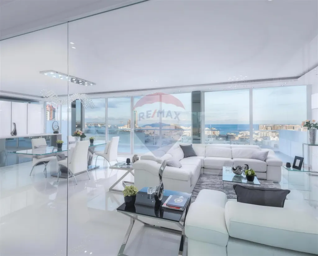 Penthouse with rooftop pool — photo 6