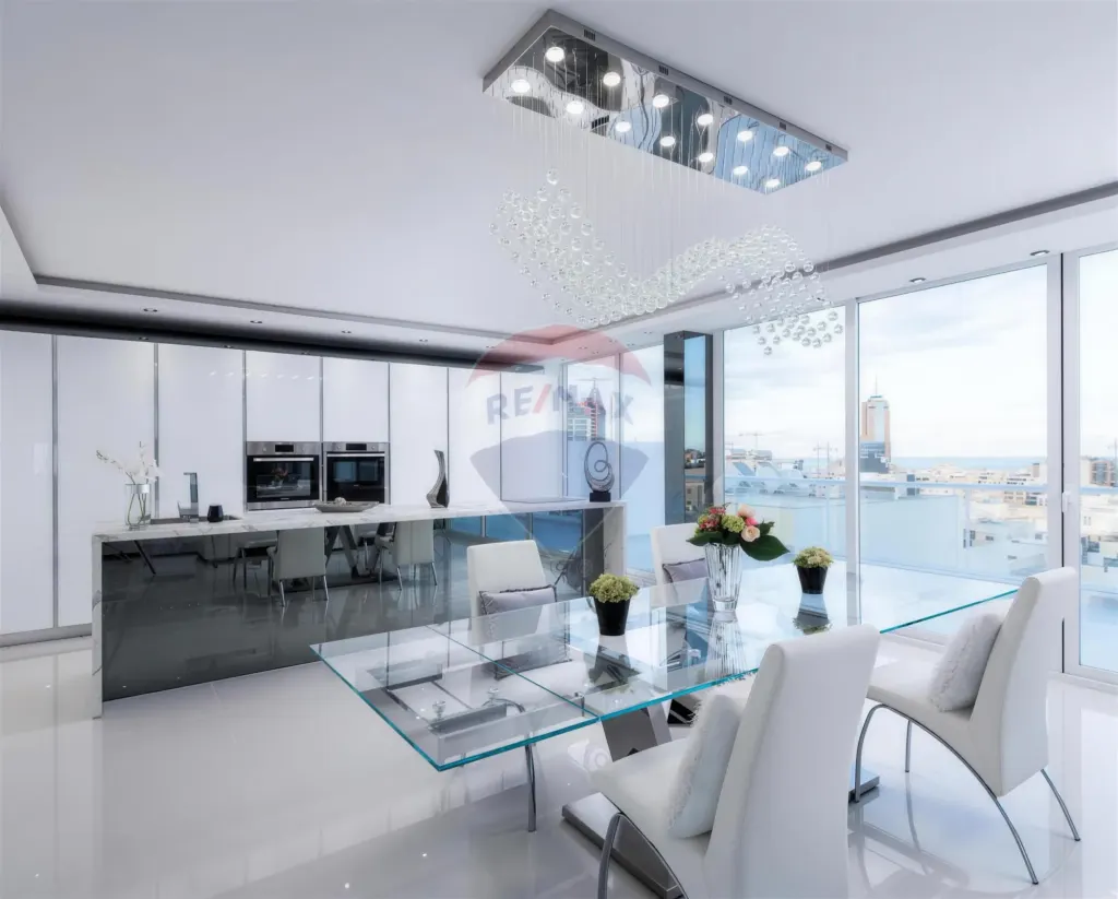 Penthouse with rooftop pool — photo 7