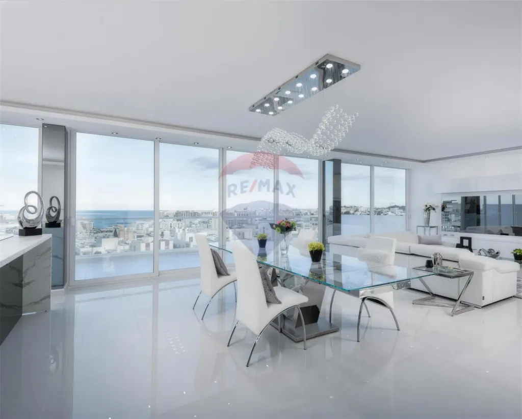 Penthouse with rooftop pool — photo 2