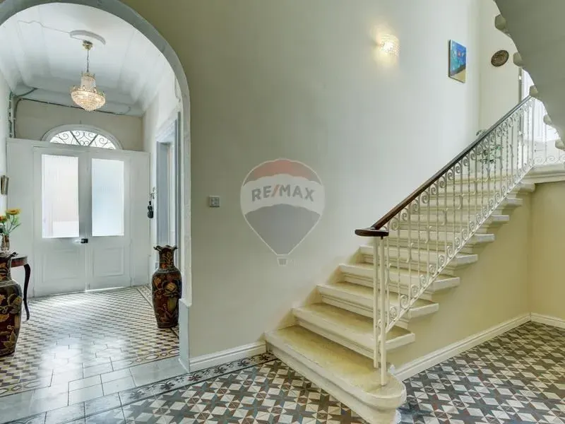Townhouse in Sliema — photo 1