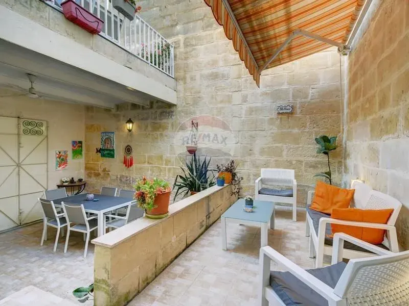 Townhouse in Sliema — photo 11