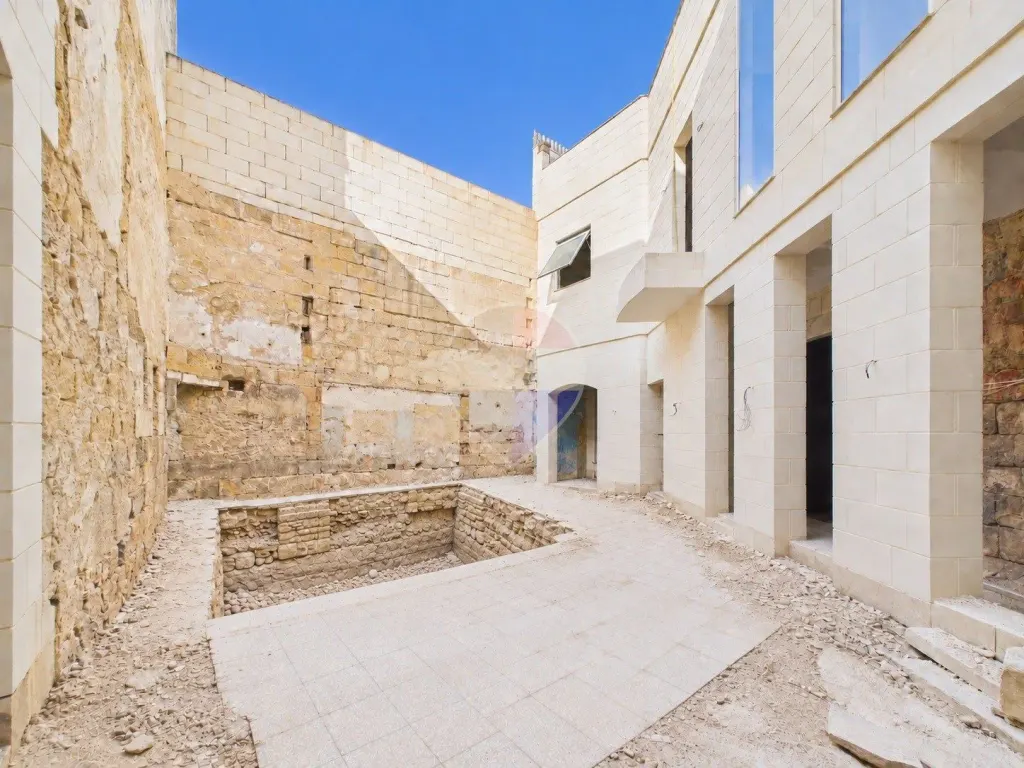 House of Character in Zabbar — photo 1