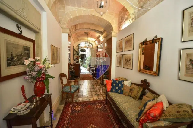 Guest House in Valletta — photo 2