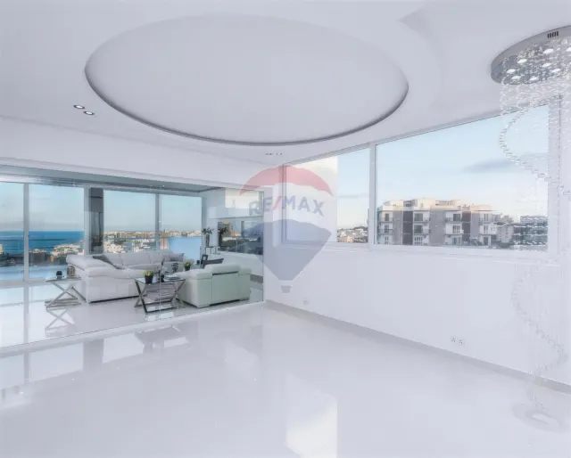 Penthouse with rooftop pool — photo 5